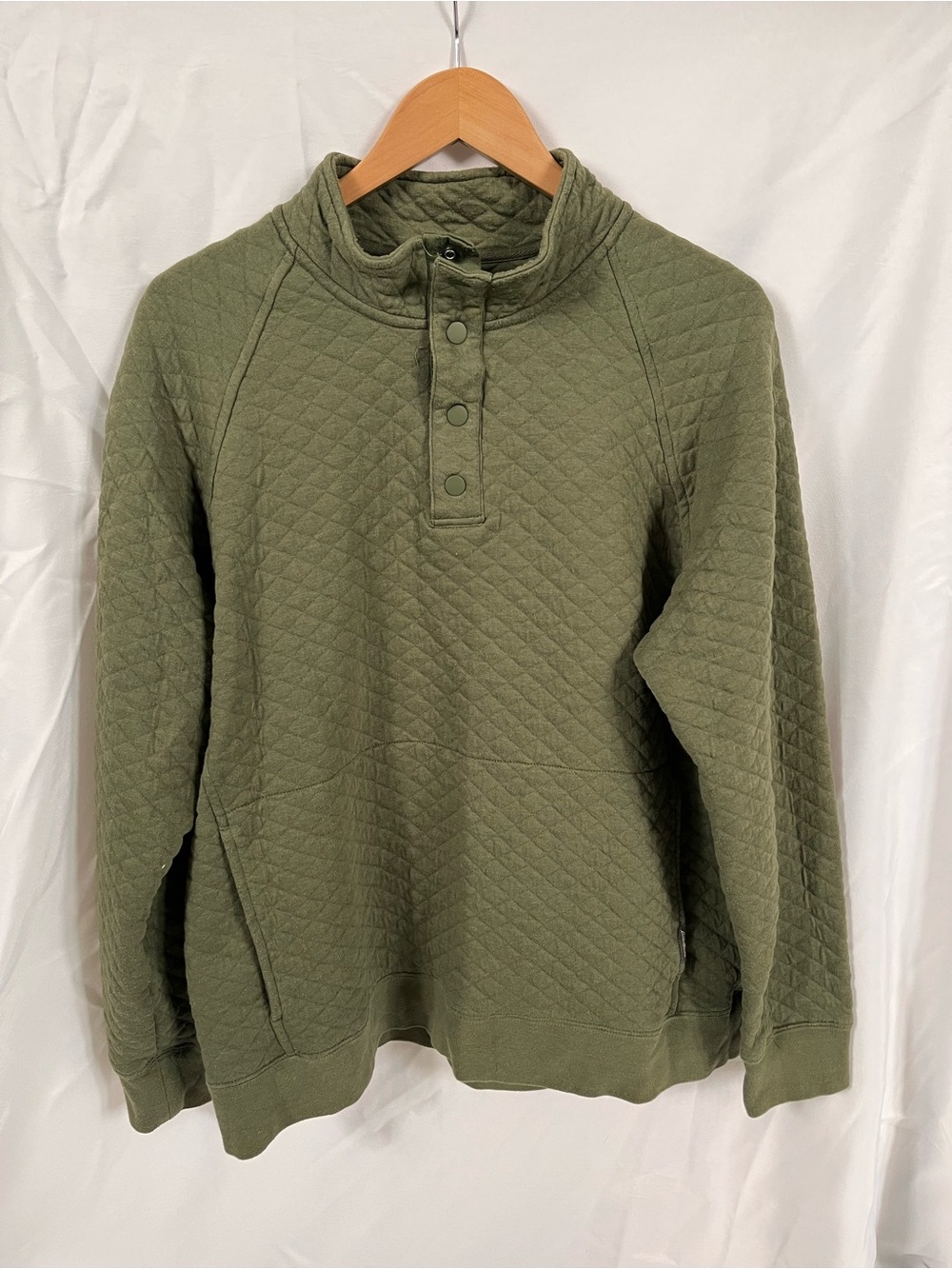 Eddie Bauer forest green quilted pullover with stitched logo